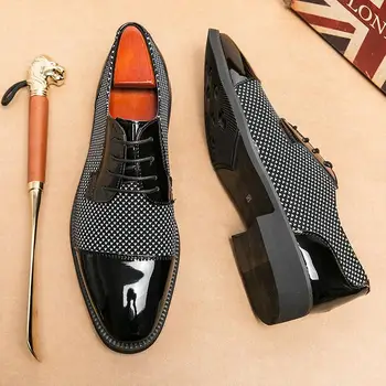 Férfi cipők 2023 Új brit brogue fekete alkalmi bőrcipő Férfi üzleti formális viselet Tavaszi és őszi magasságnövelő wo