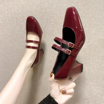 Piros lakkbőr Mary Janes cipők 2024 nyár Új divat Square Toe Női pumpák Kényelmes Chunky Heel Női egyéni cipő