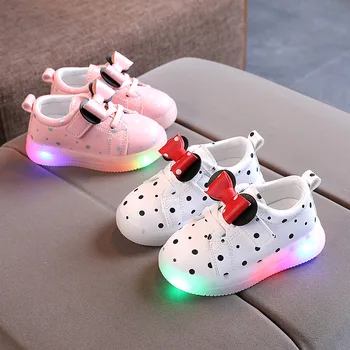 Zapatillas Kids LED lumineszcens cipők Tavasz Új lány cipők Bow alkalmi cipő könnyű sportcipők Lélegző teniszcipő Gyerekcipő